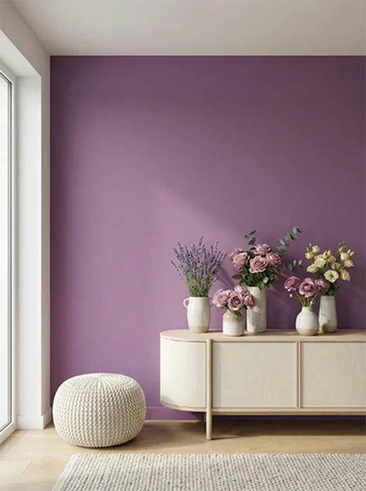 Sala com parede violeta Tradition da cartela Lukscolor